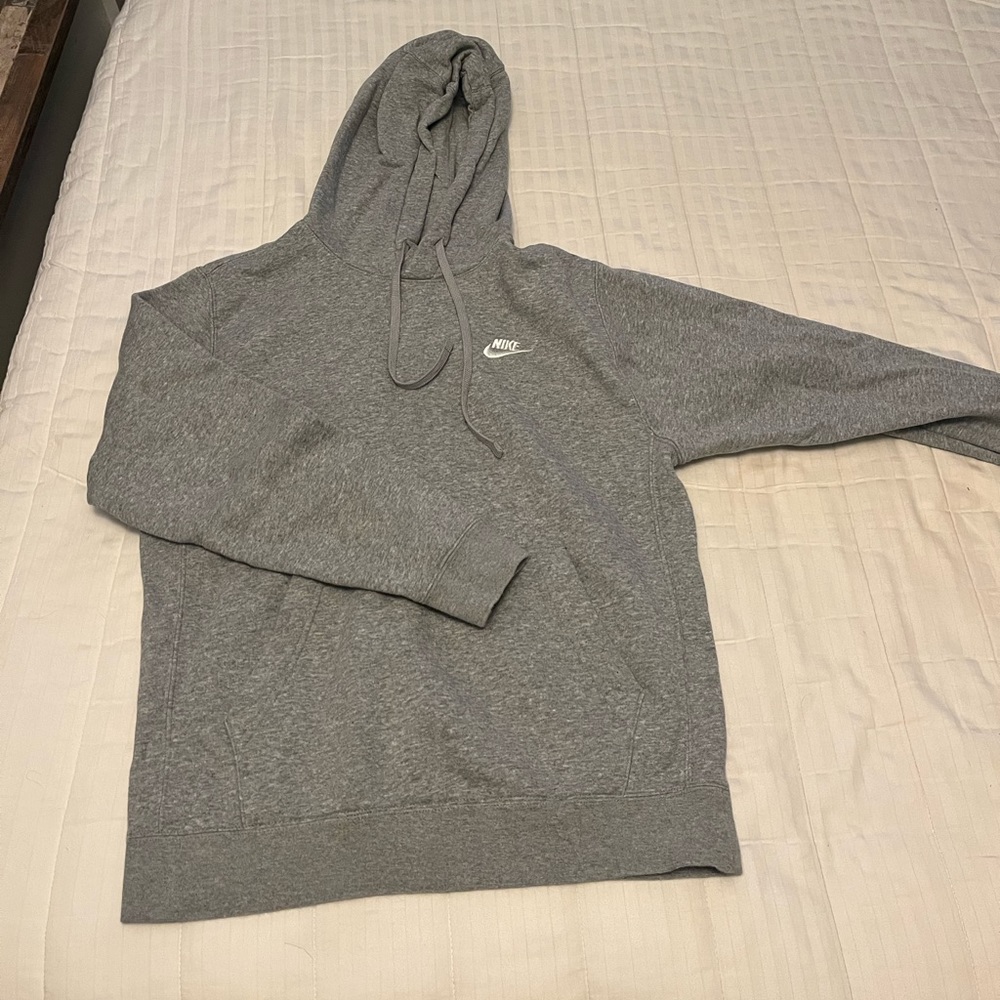 grey nike sweatshirt